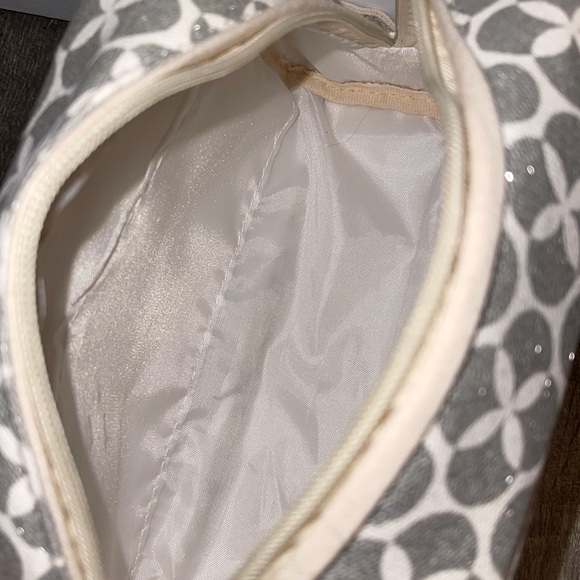 Audrey & Lewis Sparkly Silver & White Travel Bag - Picture 10 of 13